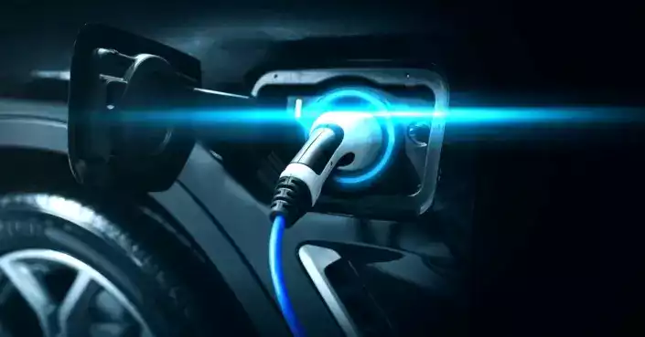 Photo d'une voiture électrique se rechargeant